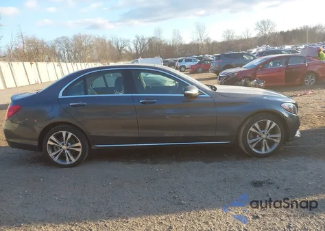 2015 Mercedes-Benz C 300 4Matic из США, поврежденный, VIN 55SWF4KB1FU066421